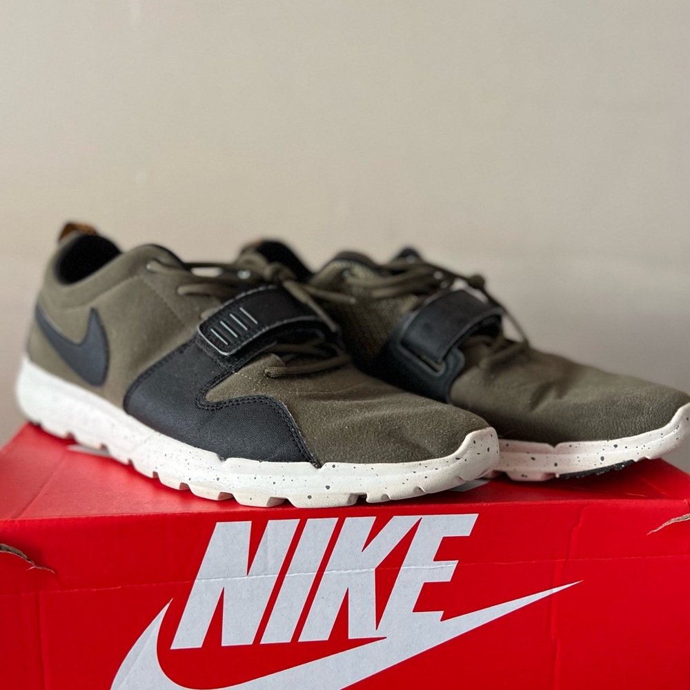 Size 11 Nike SB Trainerendor